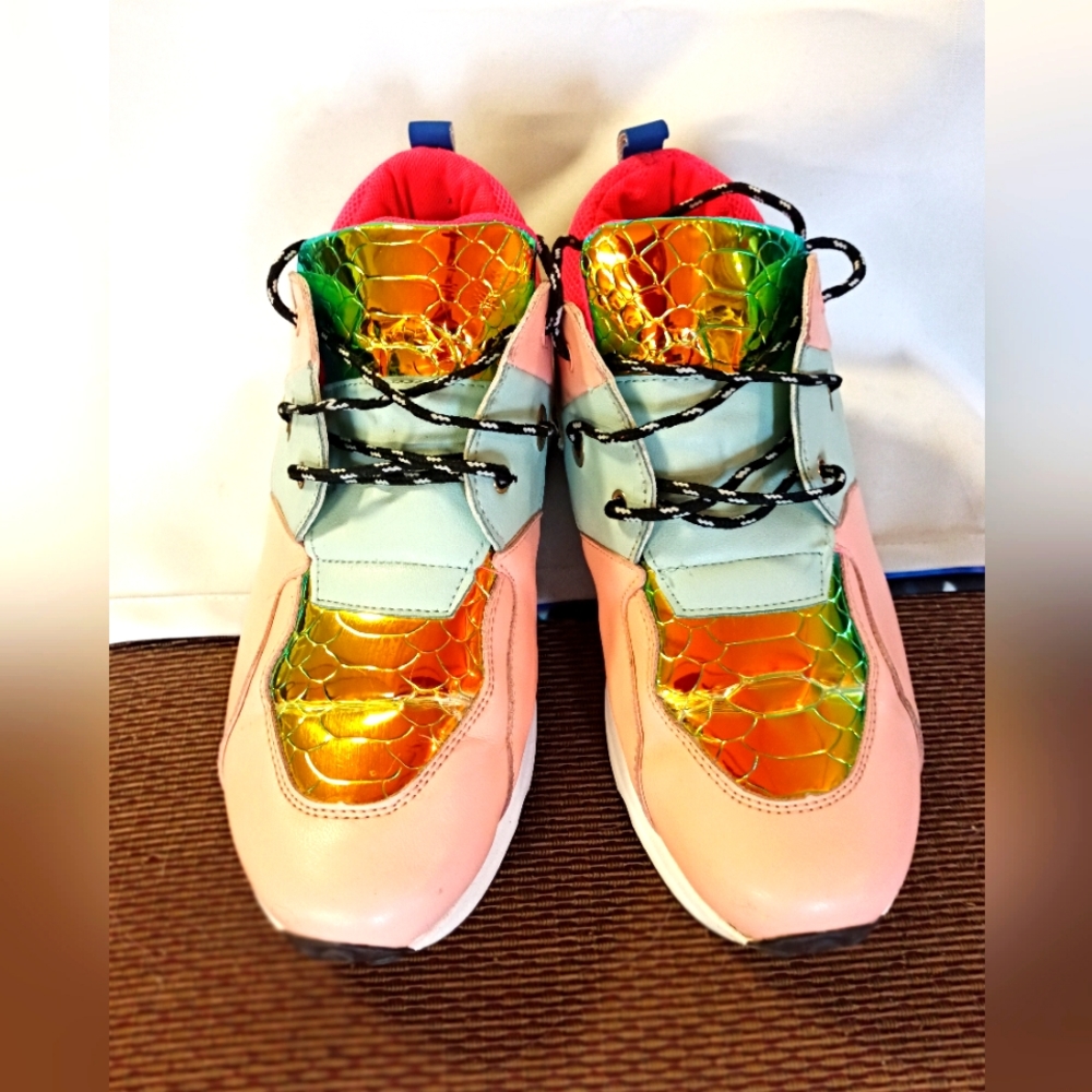 Woman's fashion shoes size 9.5